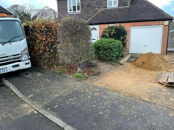 Block paved driveway with fencing in ashford kent 3.jpeg